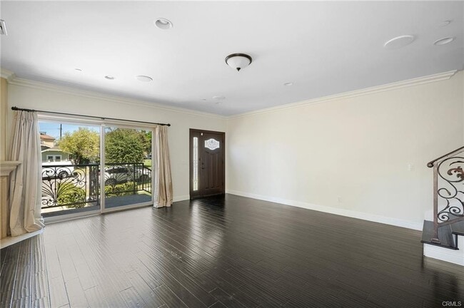 Building Photo - 750 E Orange Grove Ave