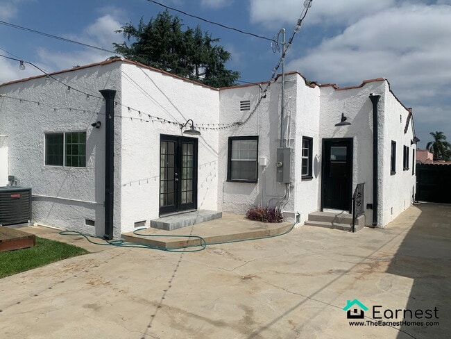 Building Photo - Charming 3BR/2BA Home in Prime Los Angeles...