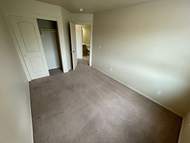 Building Photo - 232