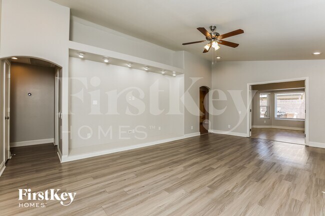Building Photo - 4116 E Tanglewood Dr