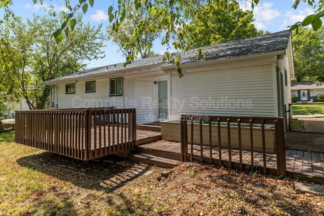 Building Photo - 10116 Crown Point Dr
