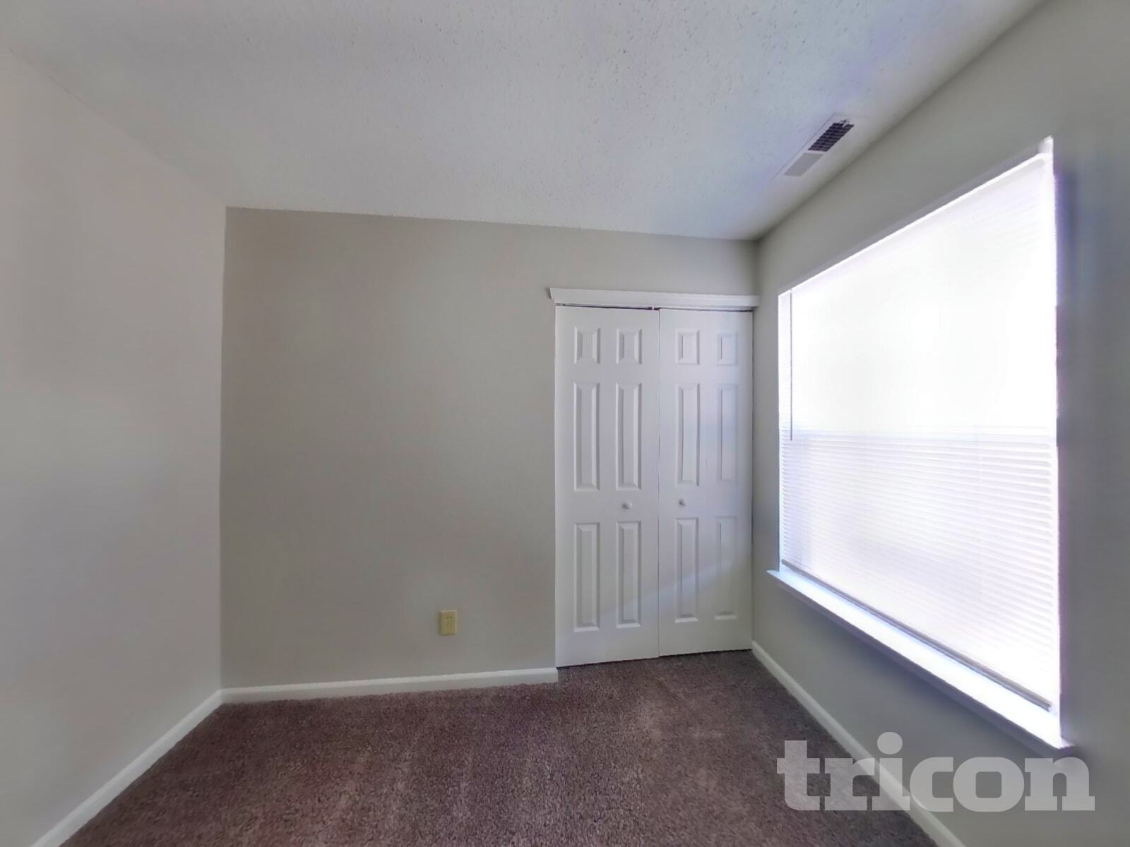 Building Photo - 1302 Crescent Dr