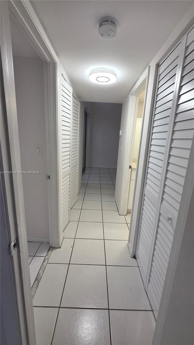 Building Photo - 216 Lake Pointe Dr