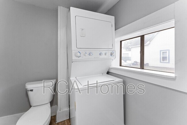 Building Photo - 1011 Dreier Pl