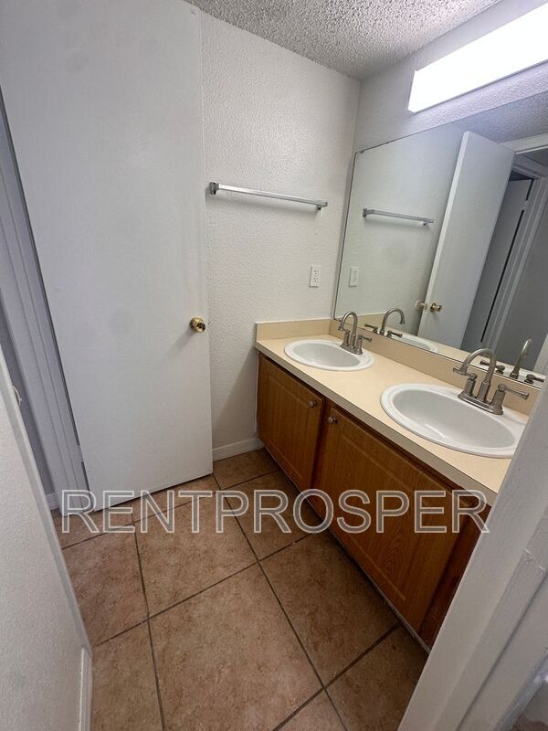 Building Photo - 4221 S Semoran Blvd