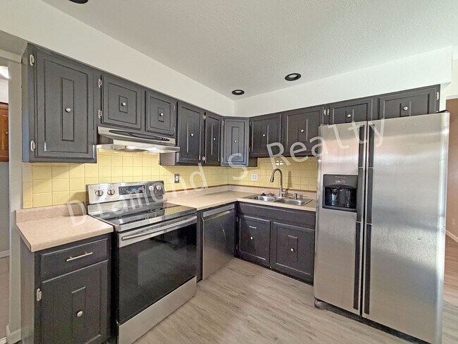 Building Photo - Charming 3 Bedroom Home with HUGE Shop!