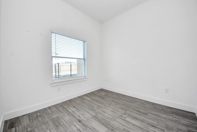 Building Photo - 7612 Easter St