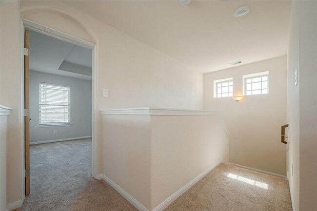 Building Photo - 14633 E Pine Heart Dr