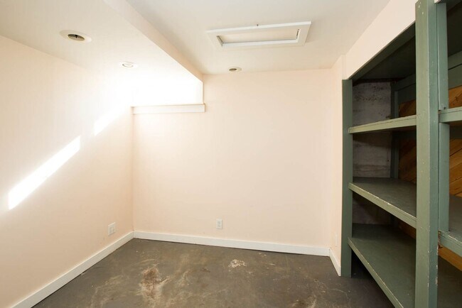 Building Photo - Great 1 bed, 1 bath home