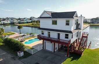 Building Photo - 16619 Bayfront Dr