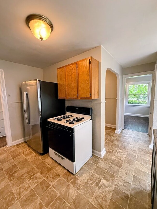 Building Photo - Spacious 2 bedroom with bonus room for rent - Canton NW