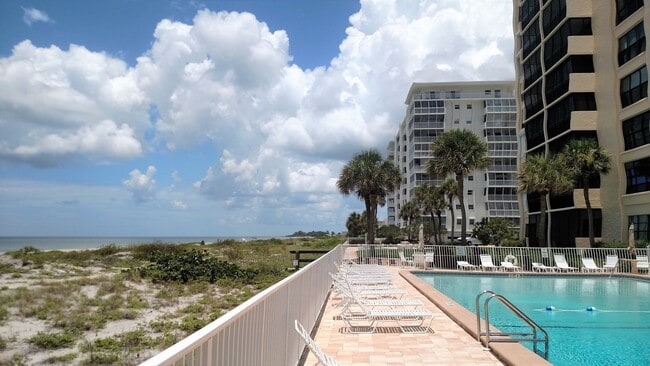 Building Photo - Seasonal Short-Term 2-Bedroom 2-Bathroom Condo located on Venice Island!