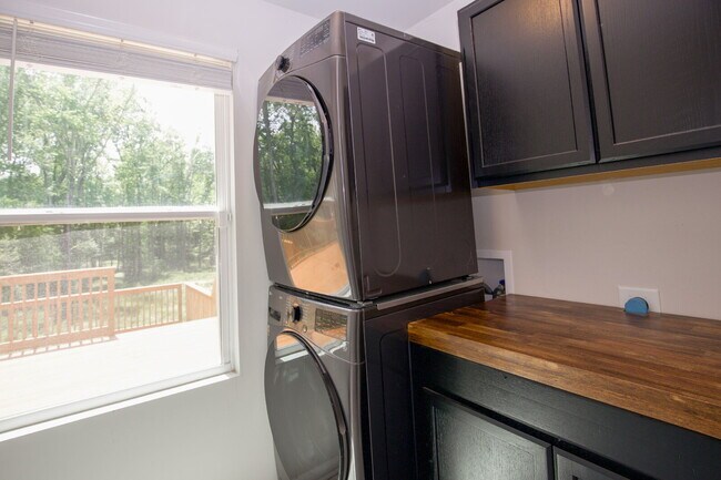 Building Photo - "Charming 3-Bed Oasis with 2.5 Baths on Century Lane, Cameron – Spacious 1744 sq. ft. Retreat!"