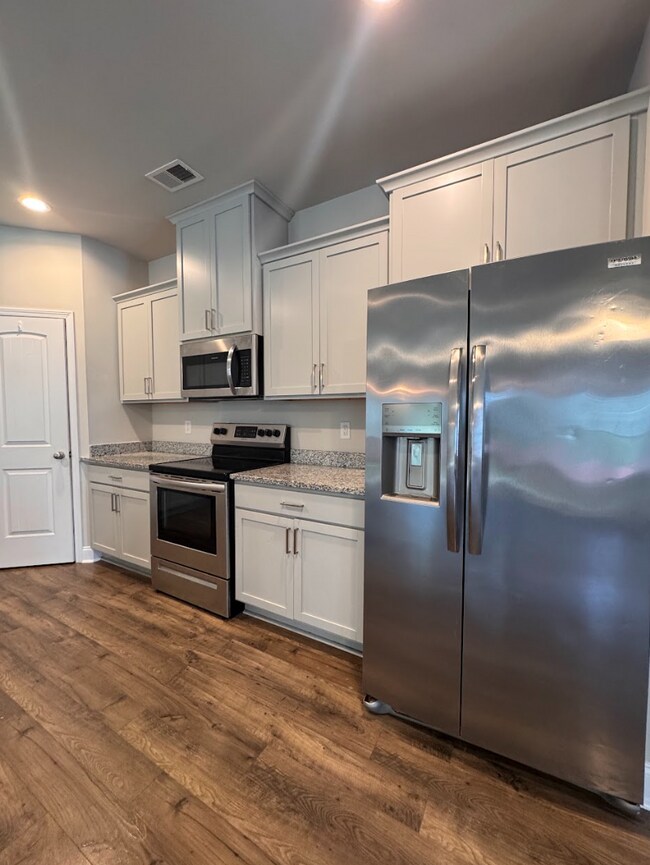 Building Photo - Just Listed! Stunning Duncan Home Minutes from BMW, GSP & I-85