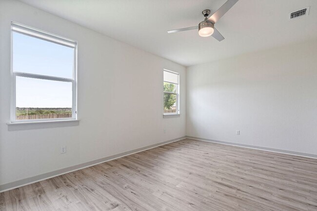 Building Photo - Beautiful 4 bedroom, 2 bathroom home in Pioneer Hill!!!