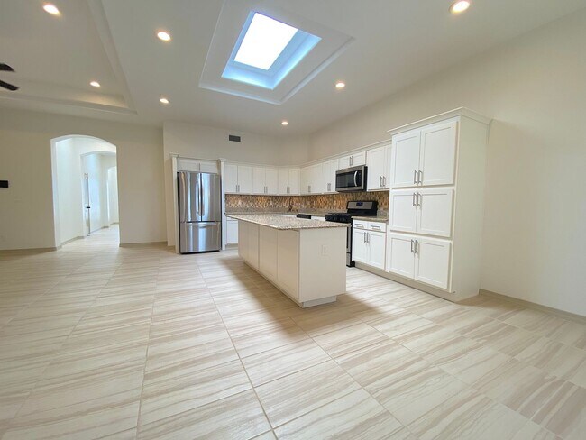 Building Photo - East El Paso 4bed/3bath Refrig A/C