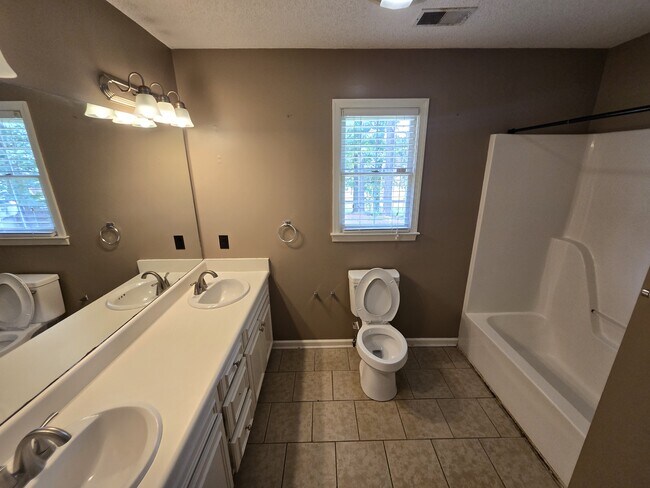 Building Photo - 103 Thames Ct