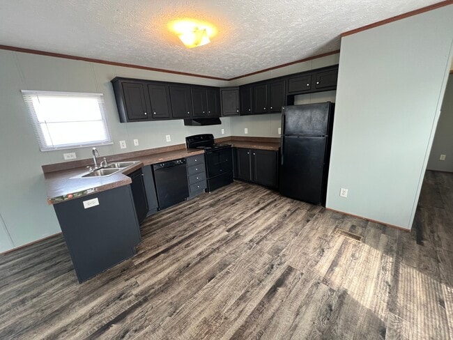 Building Photo - 32 Locust St