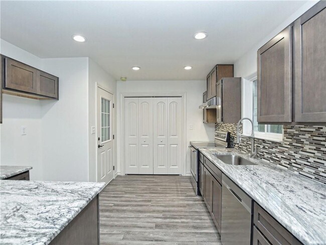 Building Photo - 208 Sendero Cove