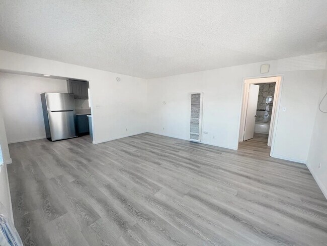 Building Photo - Updated 1-Bed Gem in San Gabriel – All Utilities Included, In-Unit Laundry, Carport Parking