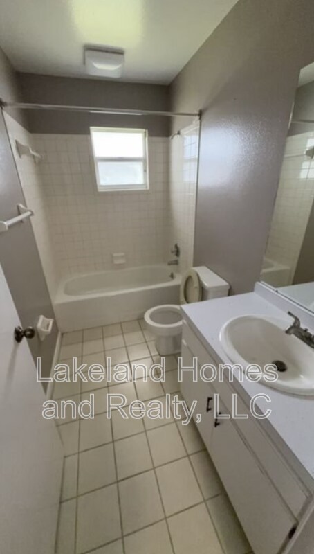 Building Photo - 5608 Lake Fox Cir