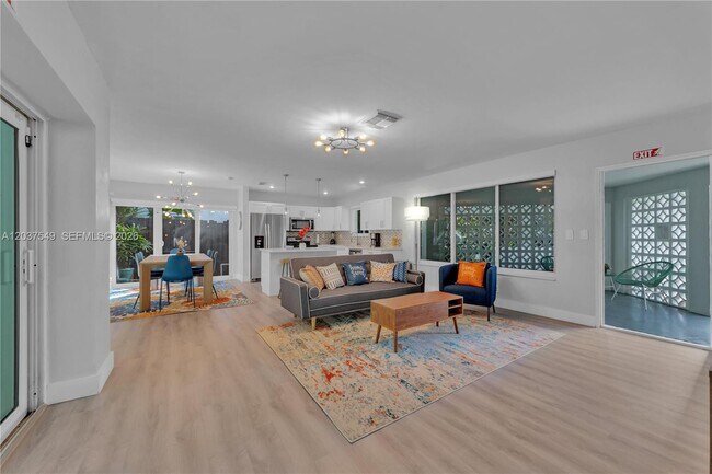 Building Photo - 204 SW 19th Ave