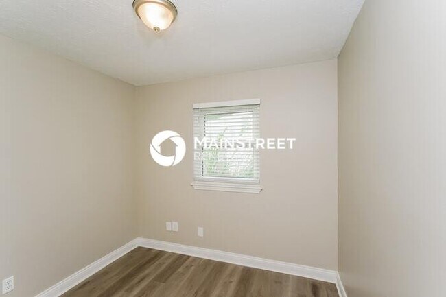 Building Photo - 4 Bedroom Pet-Friendly Home in louisville,...