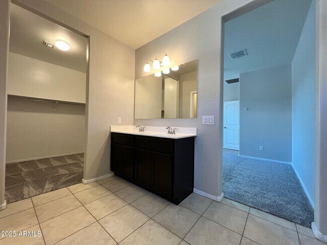 Building Photo - 28945 N Amber Way