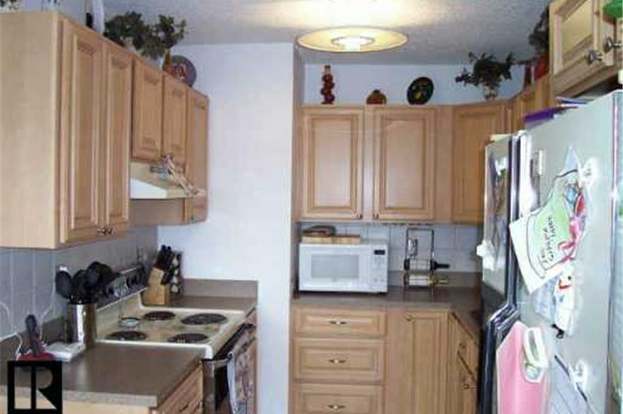 Building Photo - 5010 Larch Ln