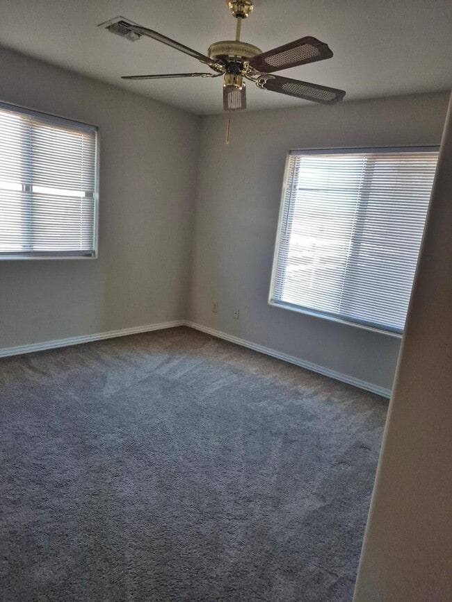 Building Photo - 6740 E Dixileta Dr