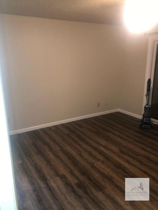 Building Photo - Beautiful 4 bedroom 2 bath home!