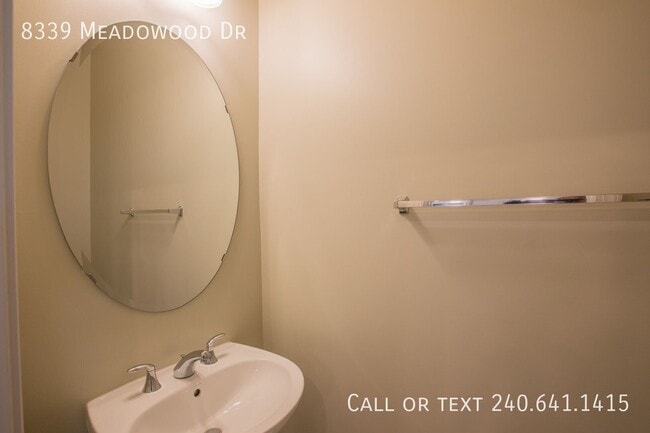 Building Photo - 8339 Meadowood Dr