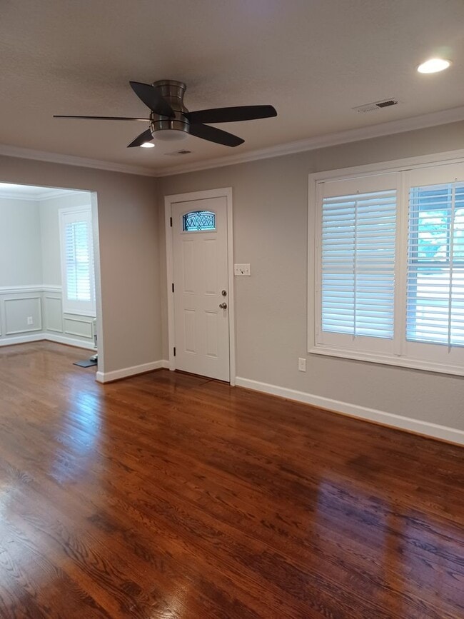 Building Photo - Beautiful home on large lot in Western Branch