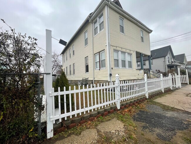 Building Photo - 263 Jefferson St