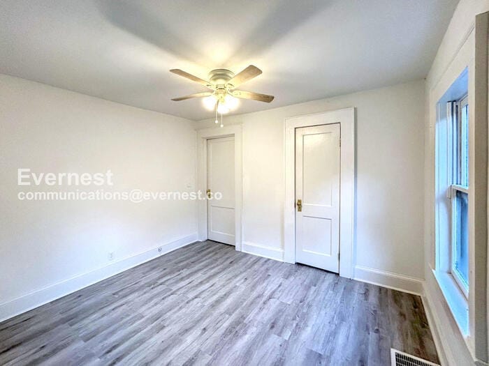 Building Photo - 1026 Lynhurst Dr SW