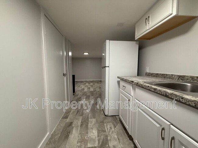 Building Photo - 1018 8th Ave S