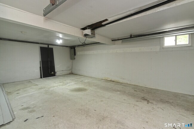 Building Photo - 39 Enright St