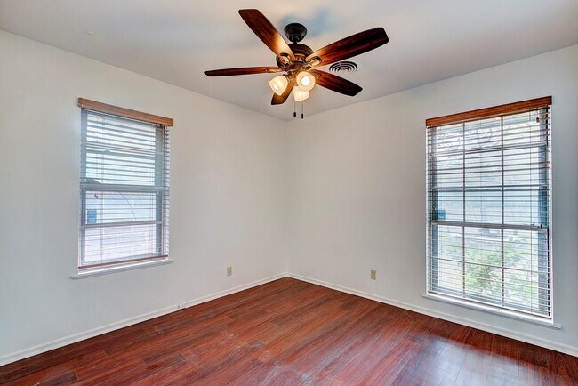 Building Photo - 202 Prairie Dell Ave