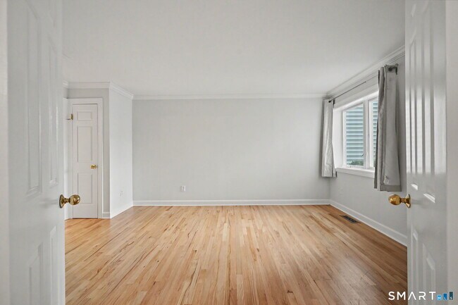 Building Photo - 123 Harbor Dr