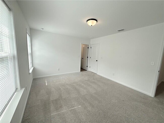 Building Photo - 207 Foxhill Dr