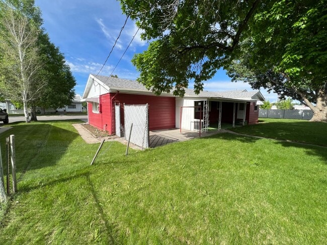 Building Photo - 429 E Pine St