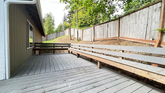 Building Photo - New Inside 3 Bedroom, 2 Full Bath on Corne...