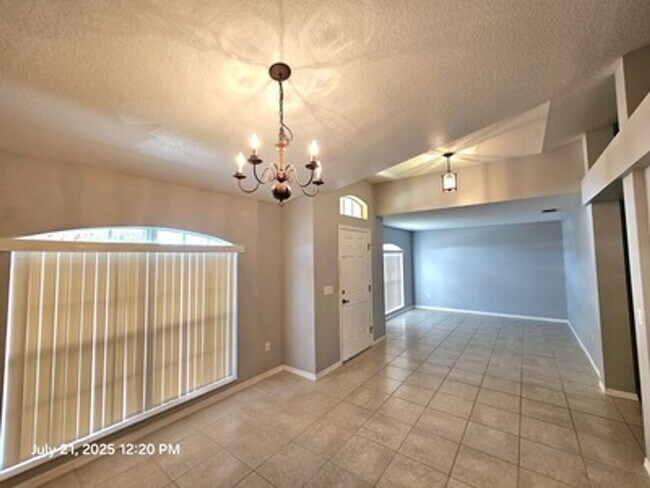 Building Photo - Welcome to your new home! This spacious 3-bedroom, 2-bathroom single-family home