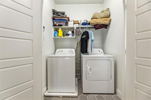 Building Photo - 4937 Barcelona Ave