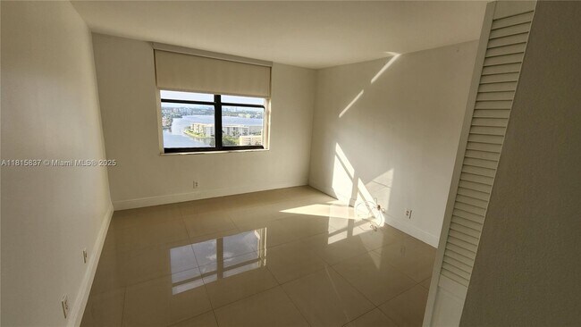 Building Photo - 18151 NE 31st Ct