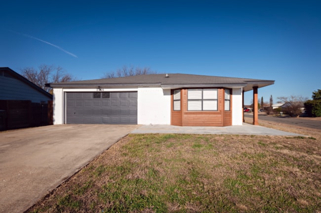 Building Photo - 2700 Terry Dr