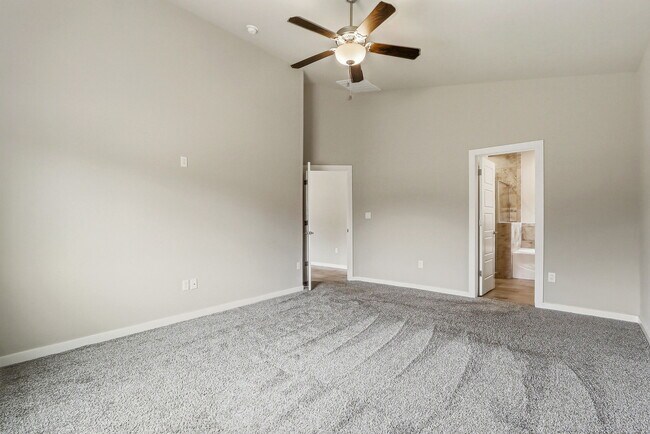 Building Photo - 14740 Mike a Mendoza Ave