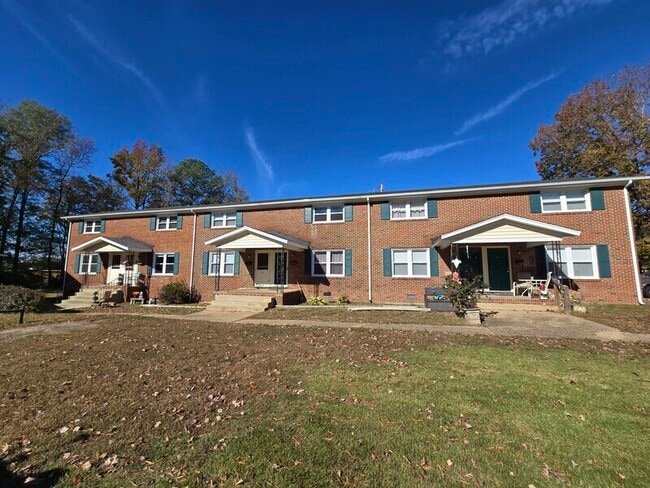 Building Photo - 2604 Wayside Dr