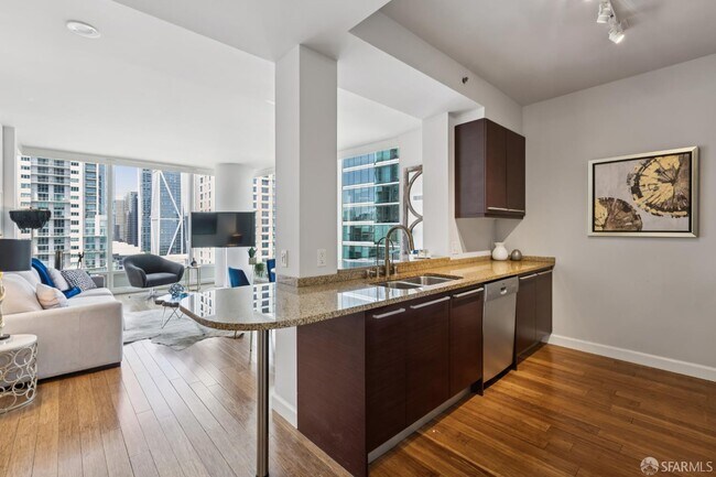 Building Photo - 425 1st St
