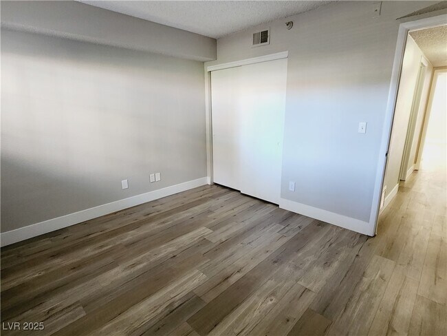 Building Photo - 2750 S Durango Dr